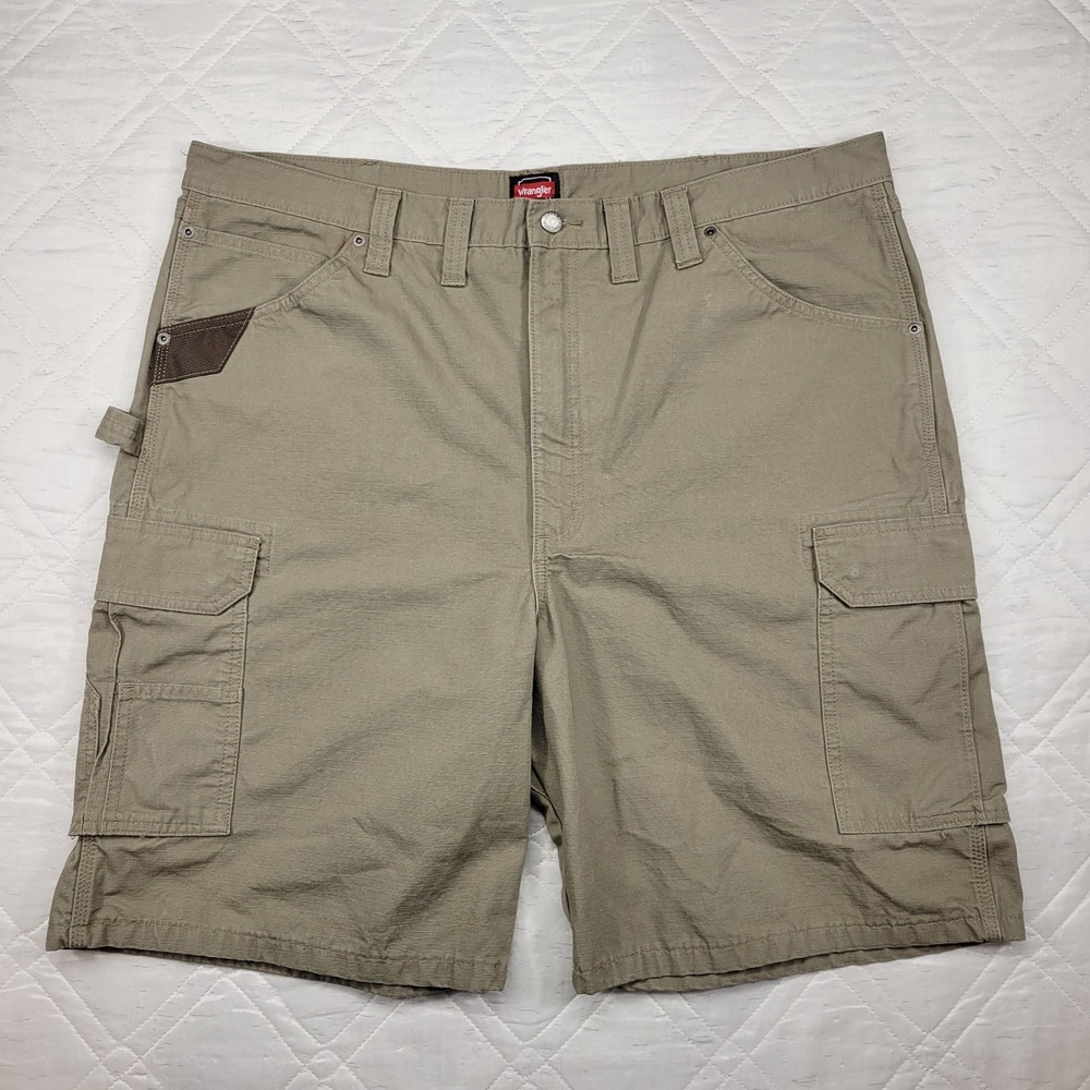 Wrangler‎ Workwear tan cargo shorts size 44